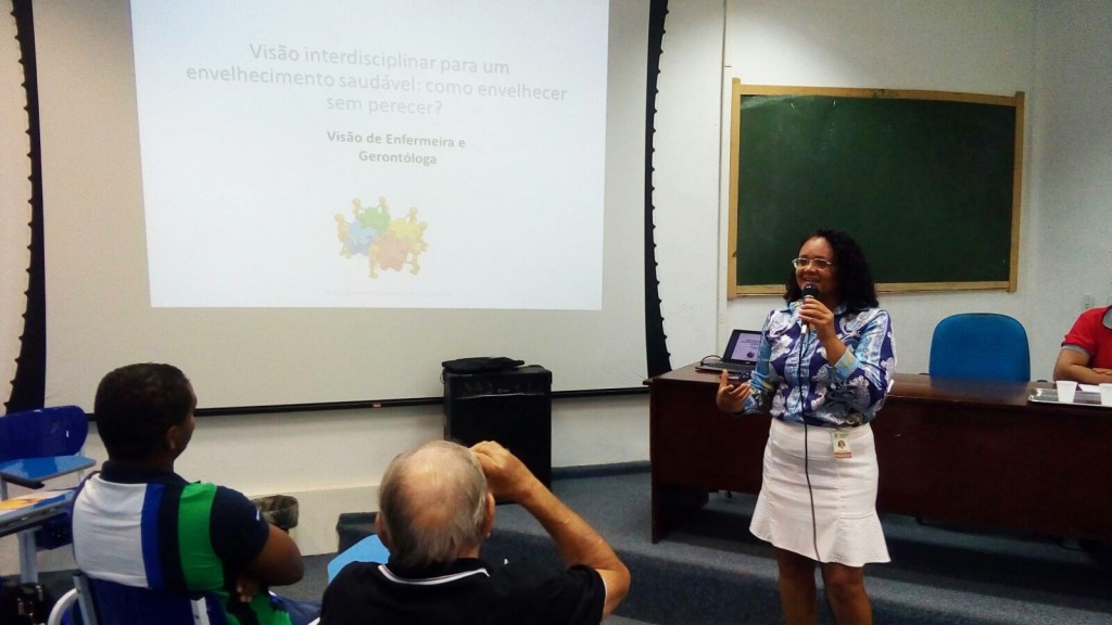 Vânia Cantanhede em apresentação durante o Encontro.