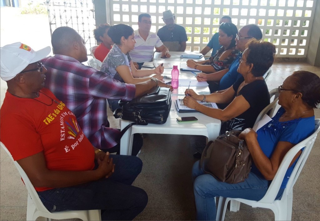 Comissão reunida debate ações de mobilização.