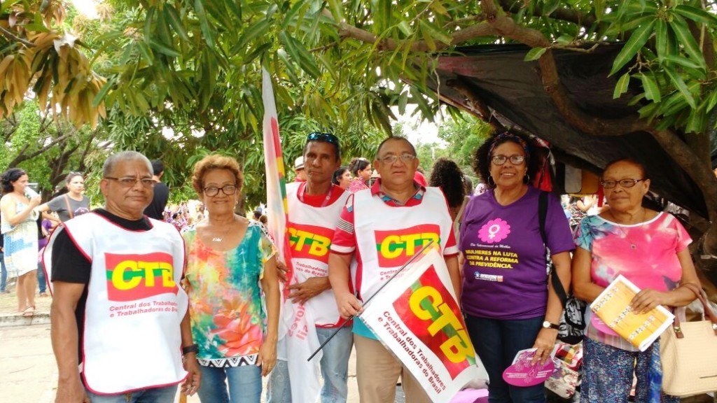 Dirigentes do Sintema e trabalhadores da base presentes à manifestação na tarde desta quarta.