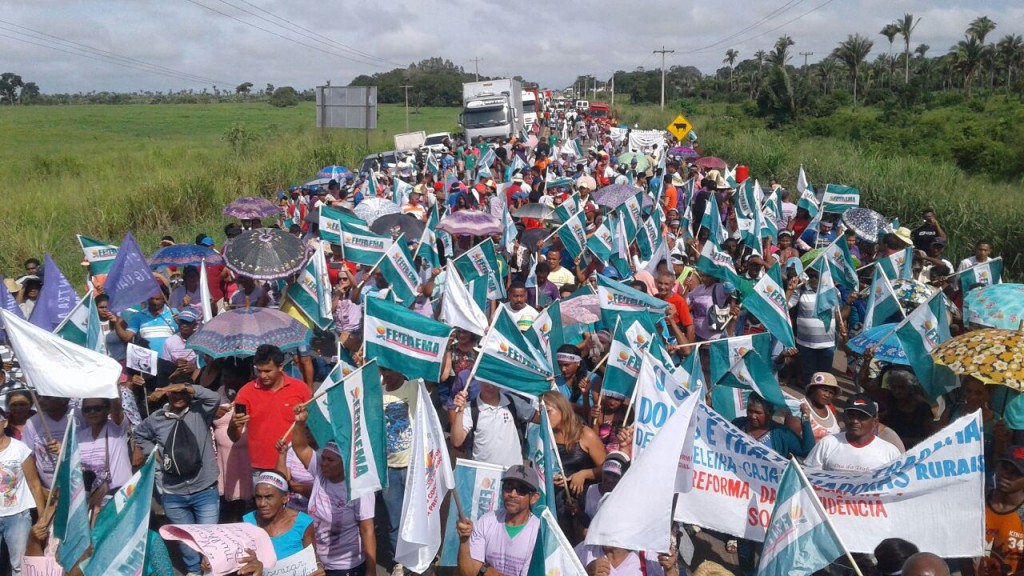 Trabalhadores realizaram manifestações em diversos locais do Maranhão. Na imagem, trabalhadores interditam trecho próximo a Imperatriz.